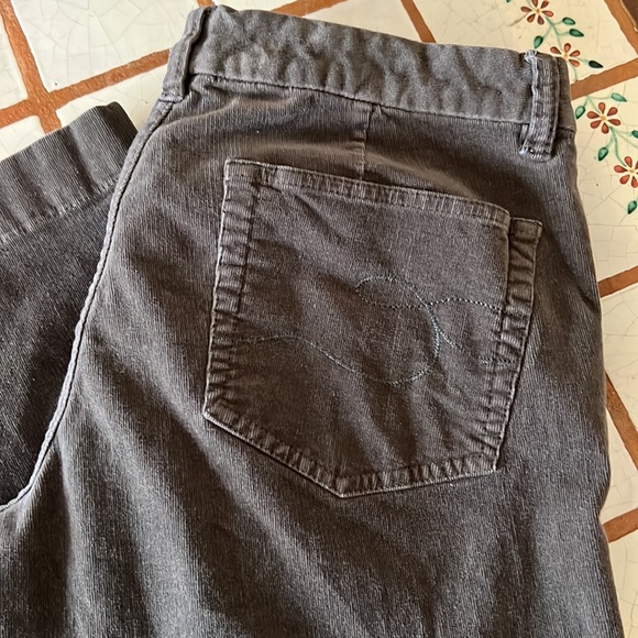 Calvin Klein choice olive green corduroy pants, size 32 - Picture 2 of 6